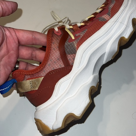 Sorel Kinetic Sneakers EUC 9 - Picture 15 of 17